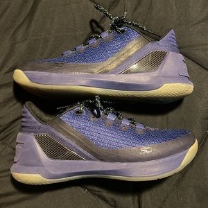 Under Armour Curry 3 Low Dark Horse (kids) size 4.5Y